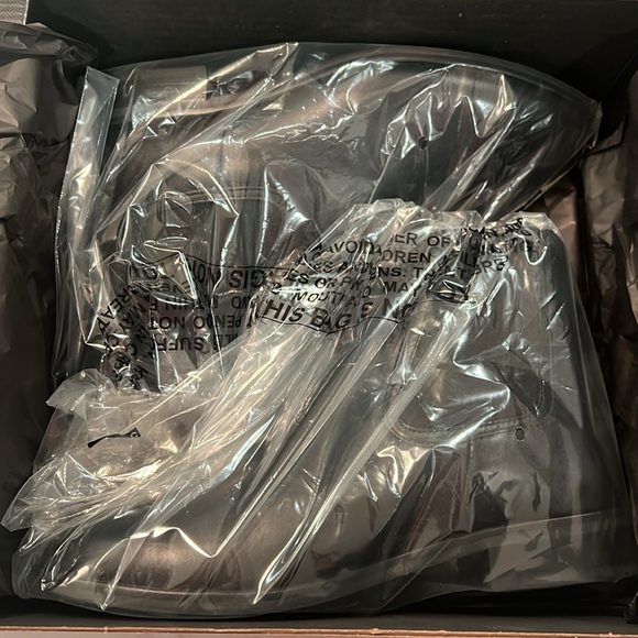 New in box Thursday Boots black Duchess boot - Picture 11 of 11